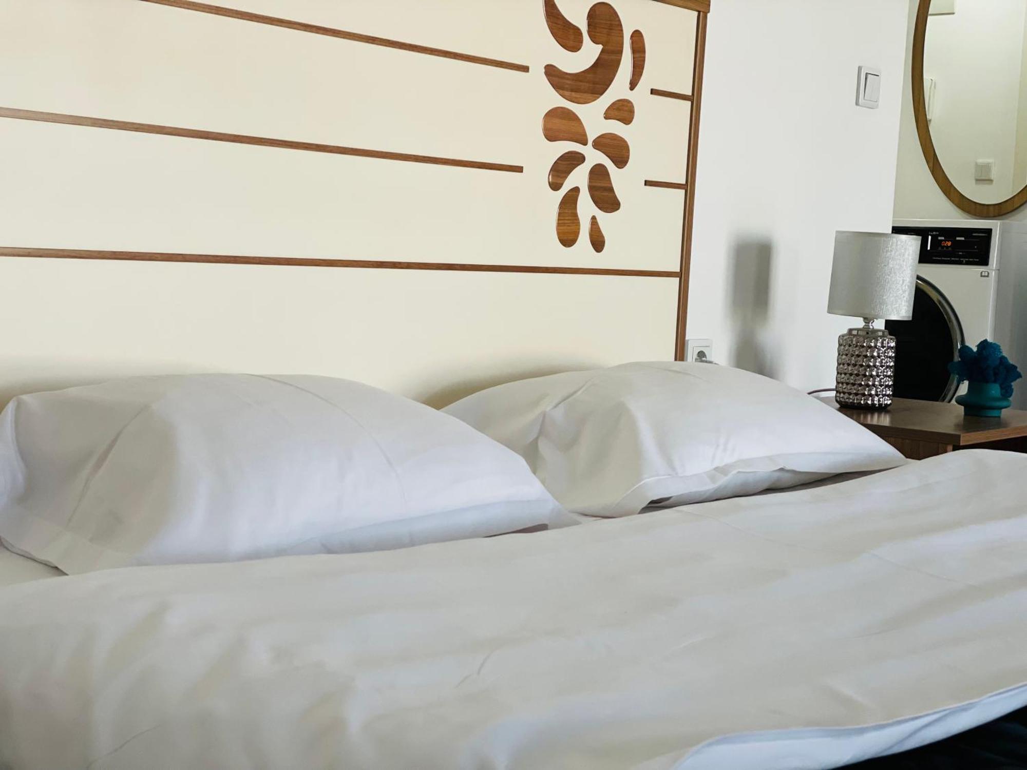 Airplane Plaza Apartment Otopeni Luaran gambar