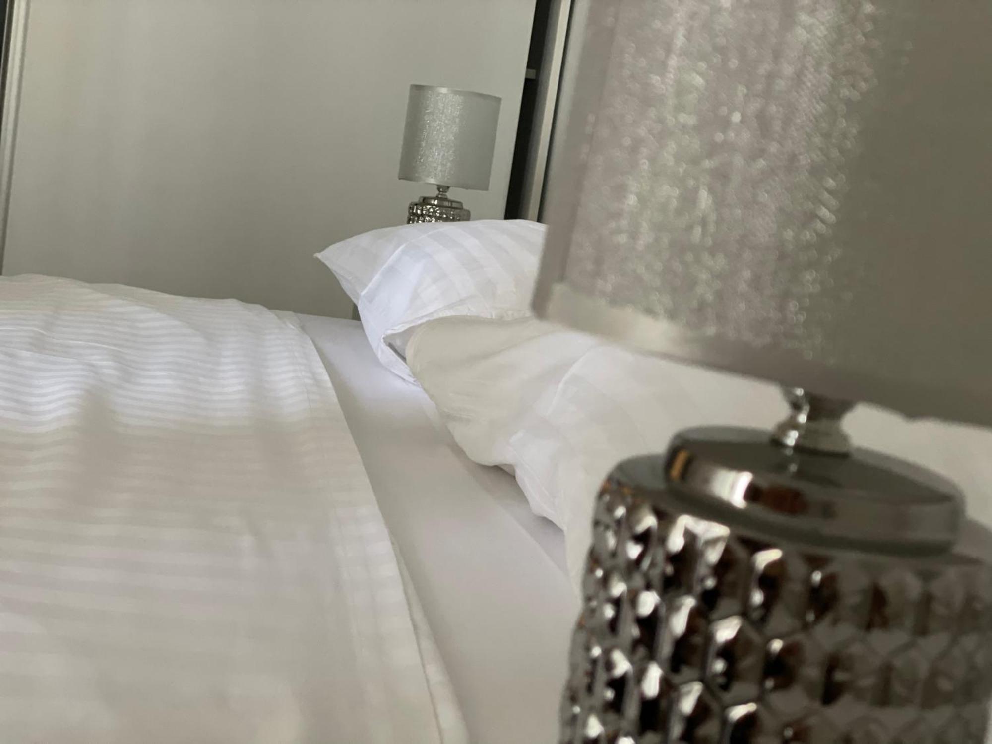 Airplane Plaza Apartment Otopeni Luaran gambar