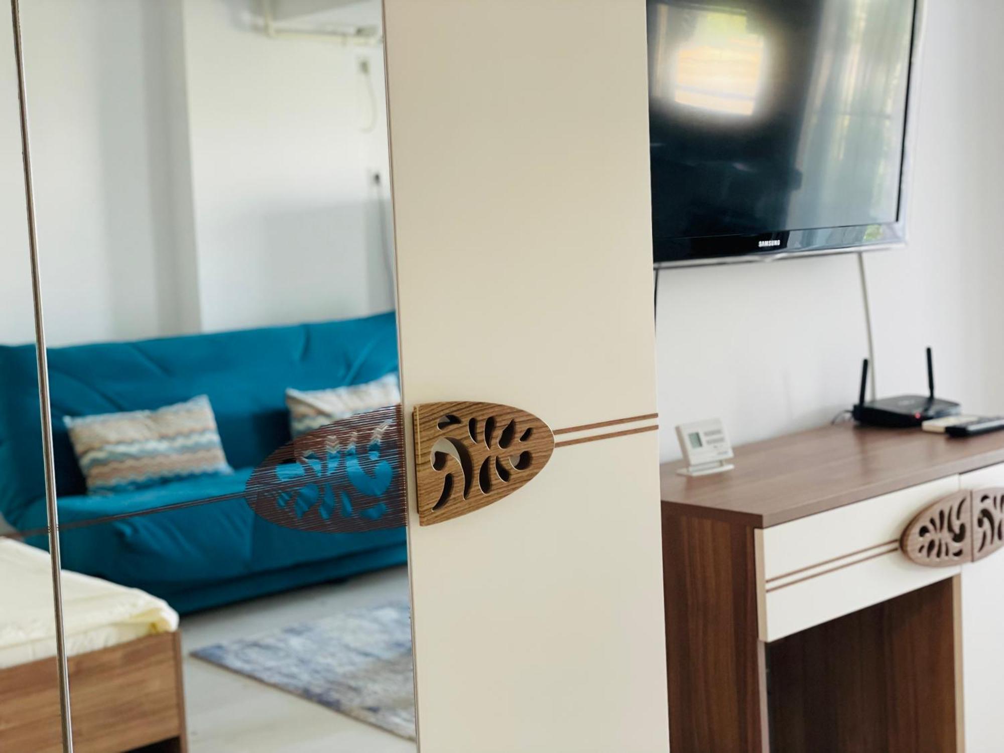 Airplane Plaza Apartment Otopeni Luaran gambar