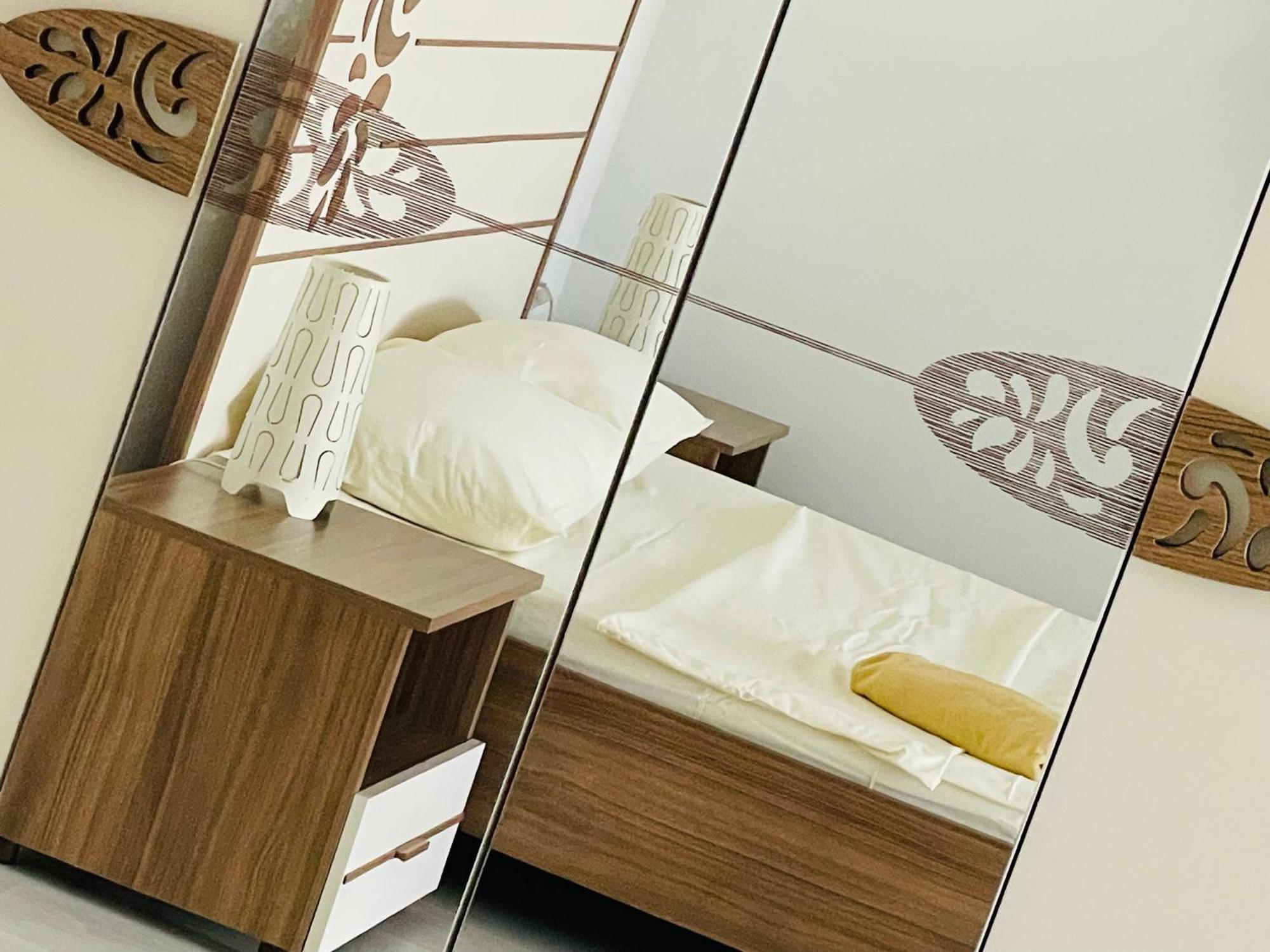 Airplane Plaza Apartment Otopeni Luaran gambar